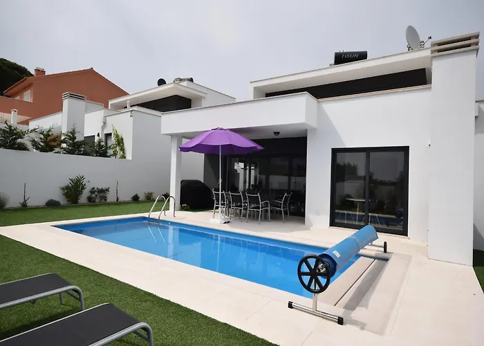 Дом отдыха Nazare For Surfing Famalicao