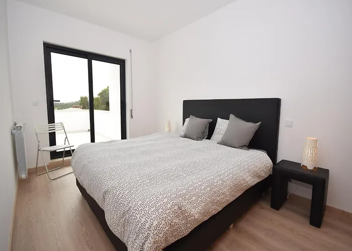 Дом отдыха Nazare For Surfing Famalicao